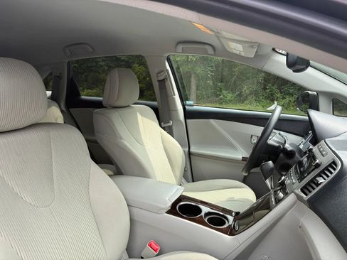 Used 2011 Toyota Venza AWD image 30