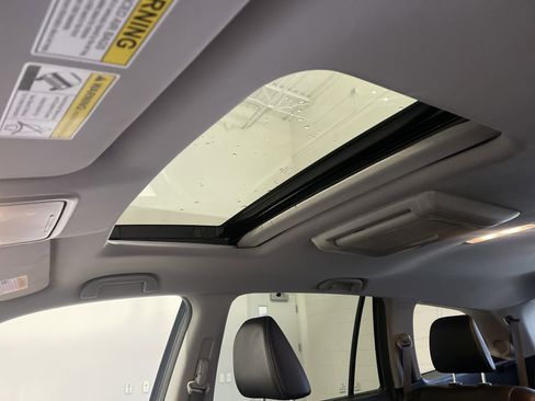 Certified 2017 Honda Pilot Touring image 11