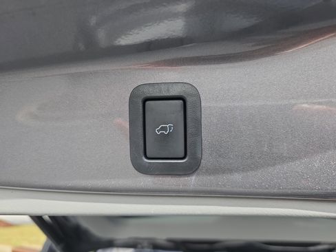 Used 2017 Toyota Highlander Limited image 14