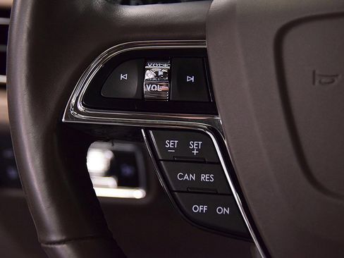 Used 2022 Lincoln Nautilus Reserve image 19