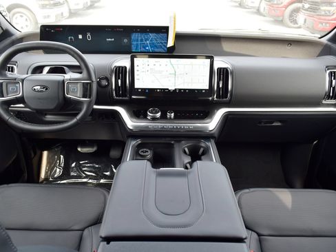 New 2026 Ford Expedition Platinum w/ Stealth Appearance Package AWD/4WD image 5