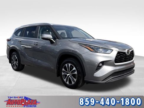 Used 2025 Toyota Highlander XLE AWD/4WD image 8