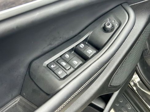 Certified 2024 Jeep Grand Cherokee Limited w/ Black Appearance Package image 28