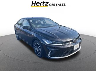 Used 2025 Volkswagen Jetta SE video 1