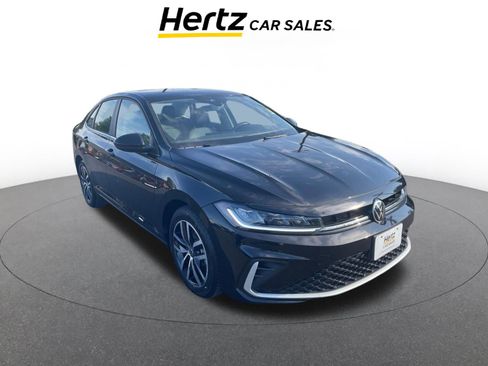 Used 2025 Volkswagen Jetta SE image 1