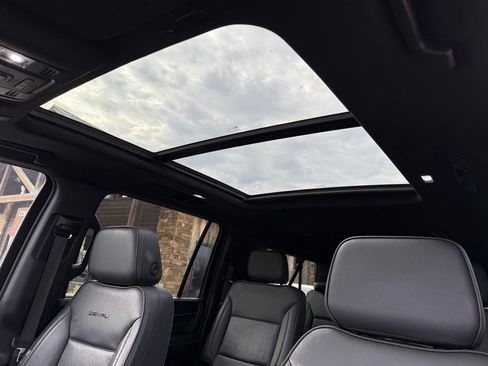 Used 2022 GMC Yukon XL Denali image 15