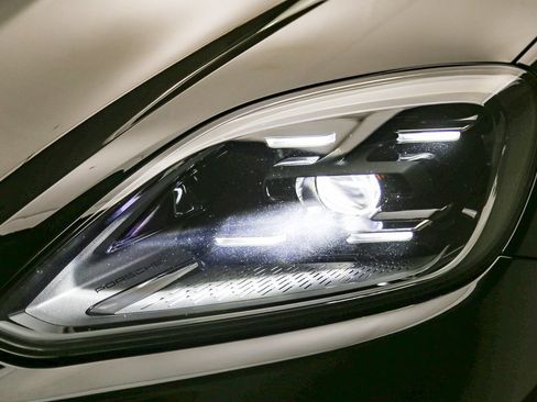 Used 2024 Porsche Cayenne AWD/4WD image 11