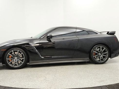Used 2014 Nissan GT-R Premium image 2