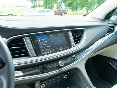 Used 2024 Buick Enclave Essence w/ Experience Buick Package FWD image 21
