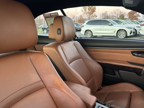 Used 2011 BMW 335i Convertible image 33