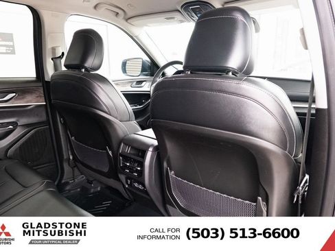 Used 2023 Jeep Grand Cherokee Limited AWD/4WD image 23