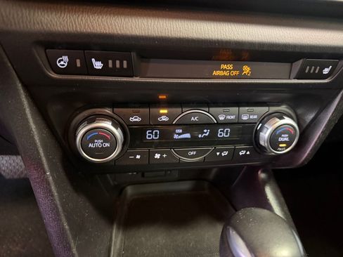 Used 2018 MAZDA MAZDA3 Grand Touring w/ Premium Equipment Package FWD image 22