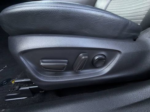 Used 2019 Toyota Camry SE w/ Convenience Package FWD image 24