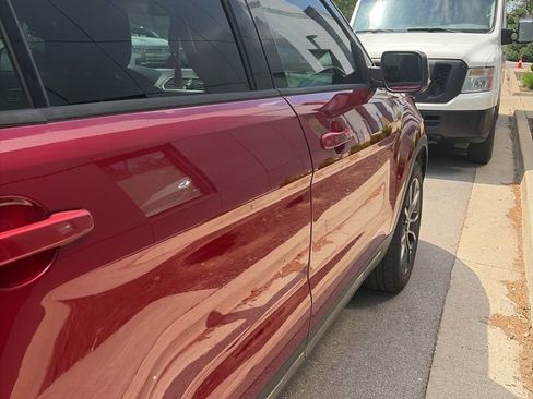 Used 2018 Ford Explorer XLT w/ Equipment Group 202A image 11