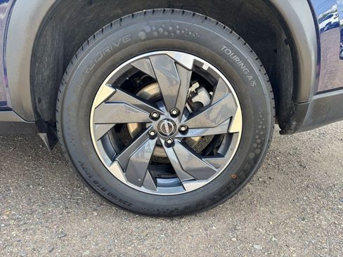Used 2025 Nissan Rogue SV FWD image 32