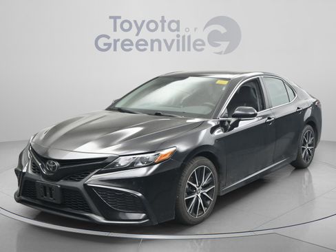 Used 2024 Toyota Camry SE image 25