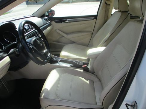 Used 2018 Volkswagen Passat 2.0T R-Line FWD image 15