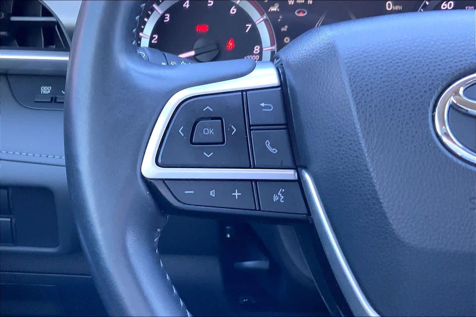 Used 2024 Toyota Highlander XLE AWD/4WD image 24