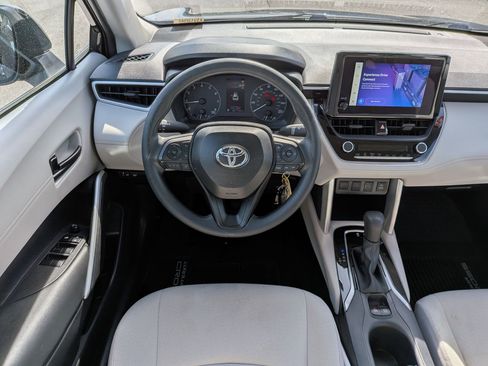 Used 2025 Toyota Corolla Cross L AWD/4WD image 30