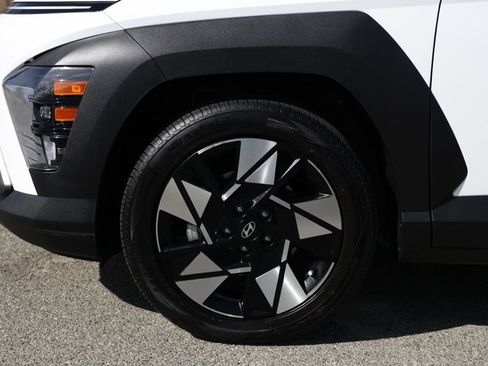 Used 2024 Hyundai Kona SEL FWD image 11