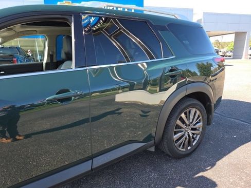 Used 2022 Nissan Pathfinder SL AWD/4WD image 41