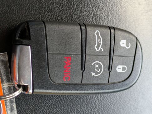 Used 2015 Chrysler 300 Limited image 32