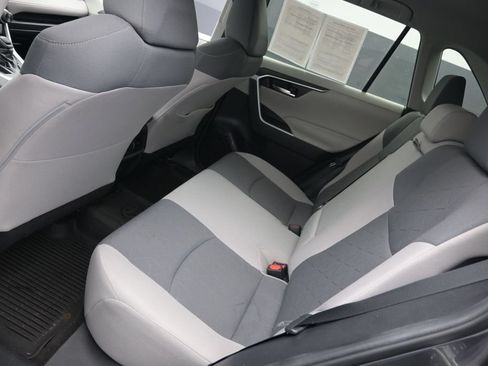 Used 2021 Toyota RAV4 XLE FWD image 19
