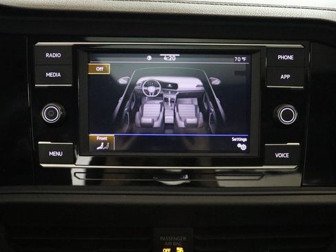 Used 2024 Volkswagen Jetta SE w/ Panoramic Sunroof Package image 18