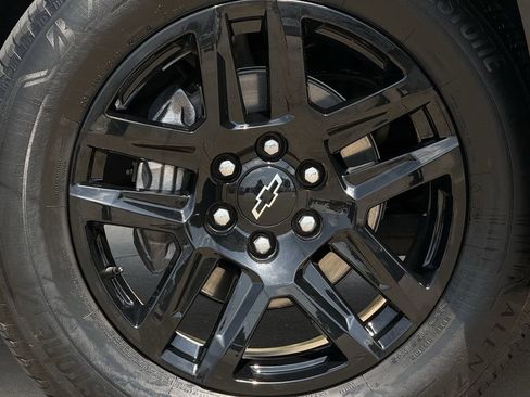 Certified 2025 Chevrolet Silverado 1500 Custom w/ LPO, Dark Essentials Package image 9