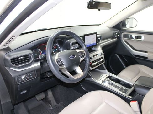 Used 2021 Ford Explorer XLT w/ Equipment Group 202A image 23