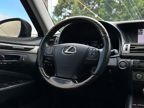 Used 2016 Lexus LS 460 w/ Comfort Package RWD image 13