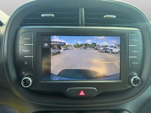 Used 2025 Kia Soul LX w/ LX Technology Package FWD image 26