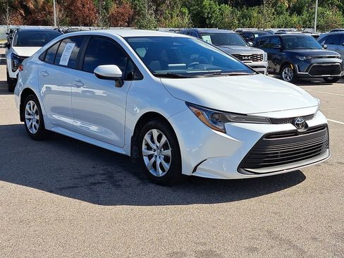 Certified 2025 Toyota Corolla LE image 2