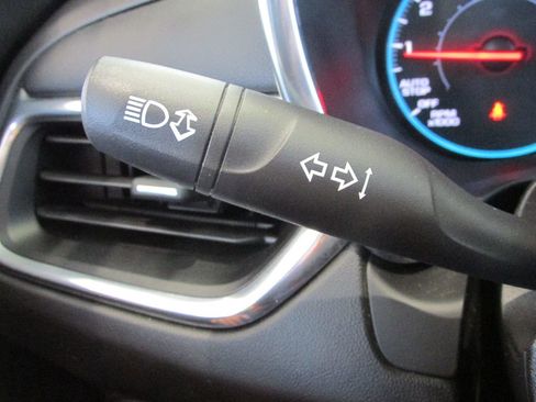 Used 2018 Chevrolet Equinox LT image 19