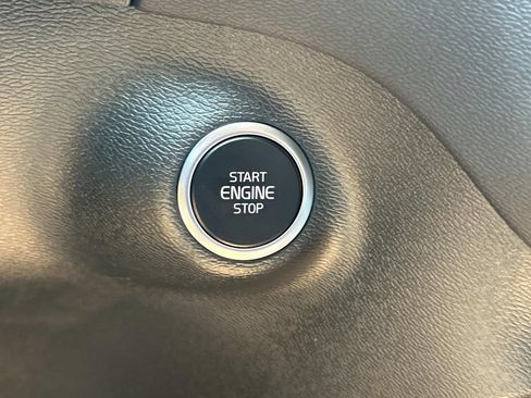 Used 2024 Volvo XC40 B5 Core AWD/4WD image 39