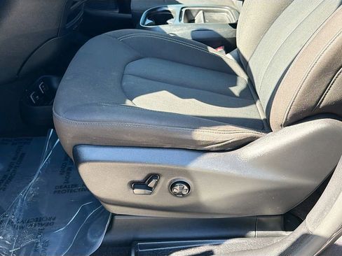 Used 2021 Chrysler Pacifica Touring w/ S Appearance Package image 20