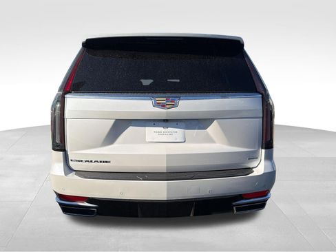 Used 2023 Cadillac Escalade ESV Luxury w/ LPO, Illumination Package image 5