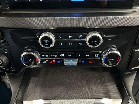 Used 2024 Ford F350 Platinum w/ Tremor Off-Road Package image 28