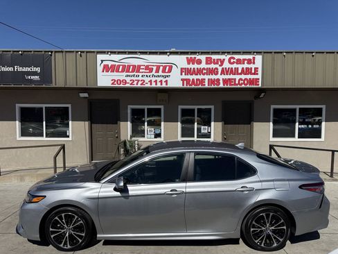 Used 2019 Toyota Camry SE FWD image 6