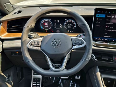 New 2026 Volkswagen Tiguan SEL R-Line AWD/4WD image 19