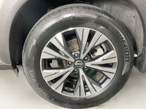 Used 2023 Nissan Rogue SV image 11