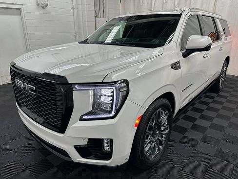 Used 2024 GMC Yukon XL Denali Ultimate AWD/4WD image 4