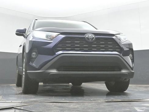 Used 2019 Toyota RAV4 XLE Premium FWD image 28