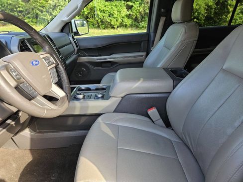 Used 2020 Ford Expedition XLT w/ Equipment Group 202A AWD/4WD image 13