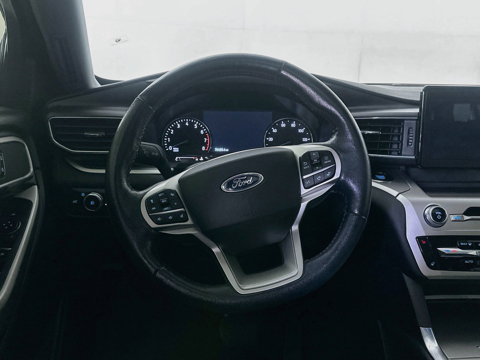 Used 2021 Ford Explorer XLT w/ Equipment Group 202A AWD/4WD image 18