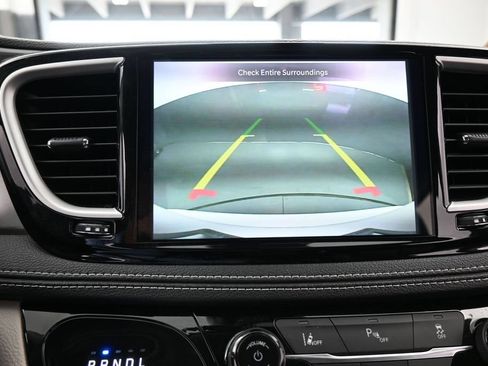 Used 2023 Chrysler Pacifica Touring-L FWD image 19