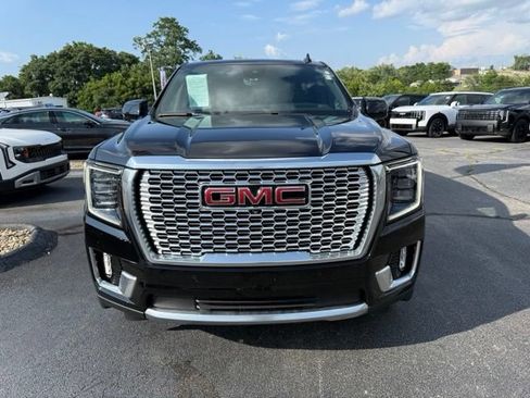 Used 2024 GMC Yukon Denali w/ Advanced Technology Package AWD/4WD image 2