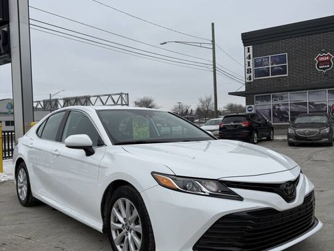 Used 2020 Toyota Camry LE image 1