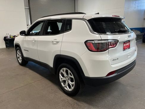 Used 2024 Jeep Compass Latitude AWD/4WD image 3
