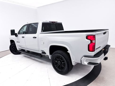 Used 2022 Chevrolet Silverado 2500 High Country w/ Z71 Off-Road Package image 2